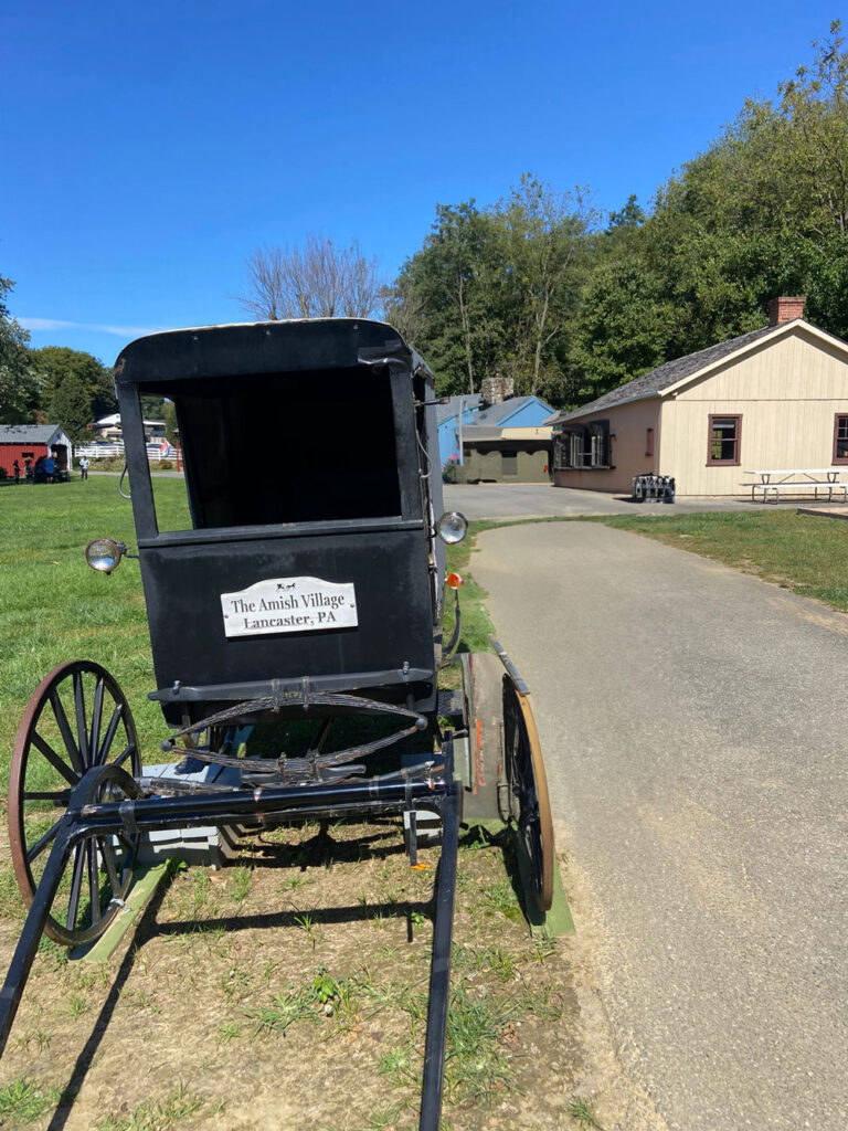 במתחם The Amish Village