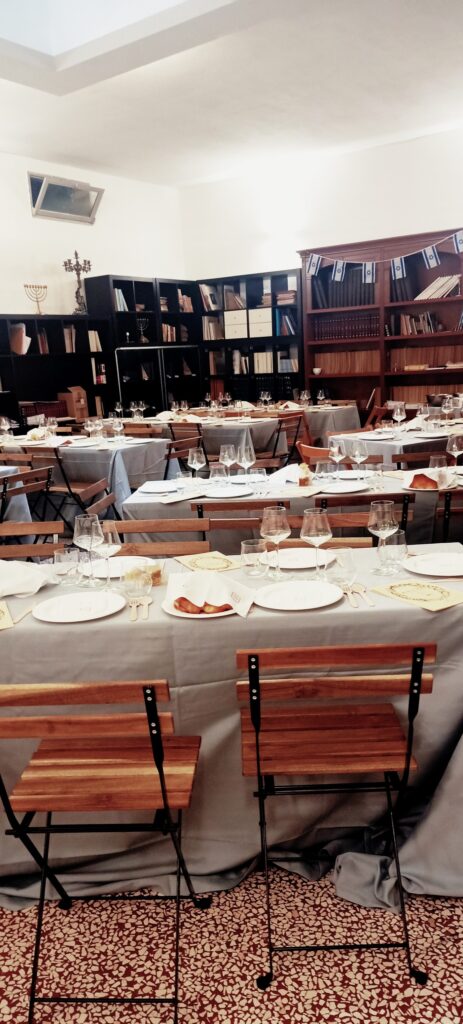 קידוש וארוחת בשבת בבית הכנסת בבולוניה