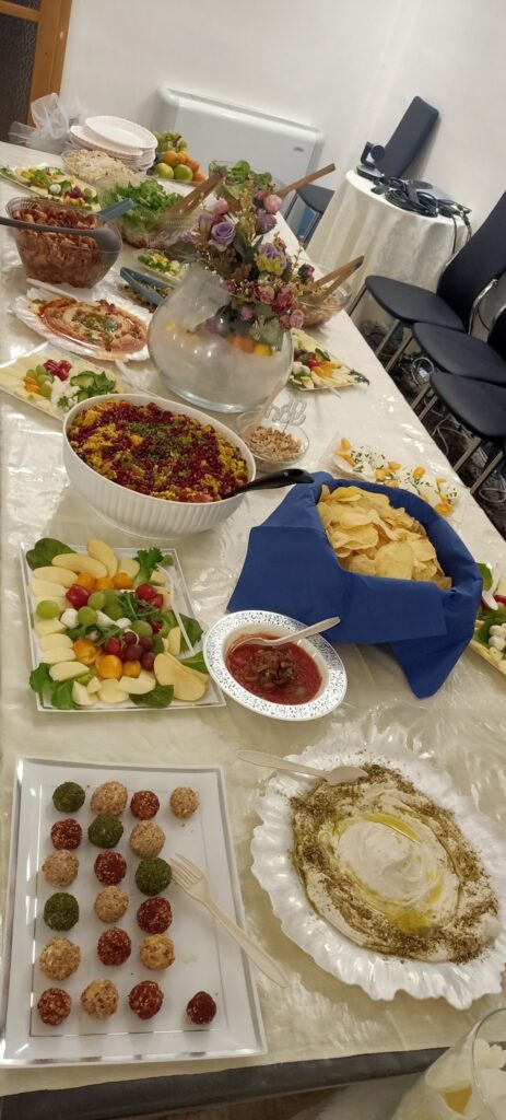 קידוש וארוחת בשבת בבית הכנסת בבולוניה