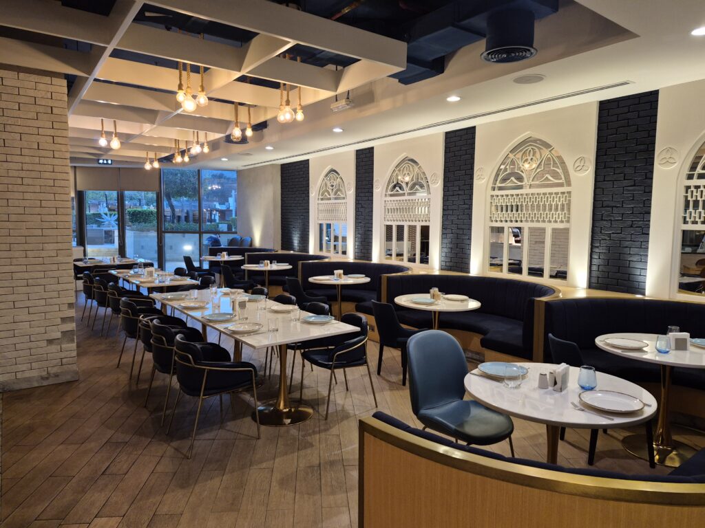 מסעדת The Kosher Place, מלון Creekside דובאי