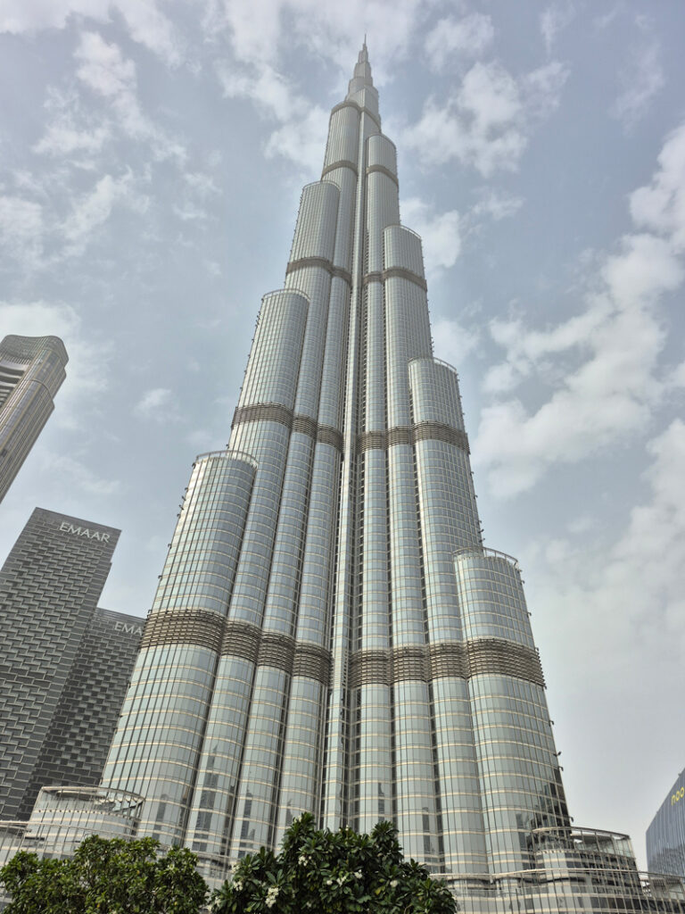 בורג' חליפה