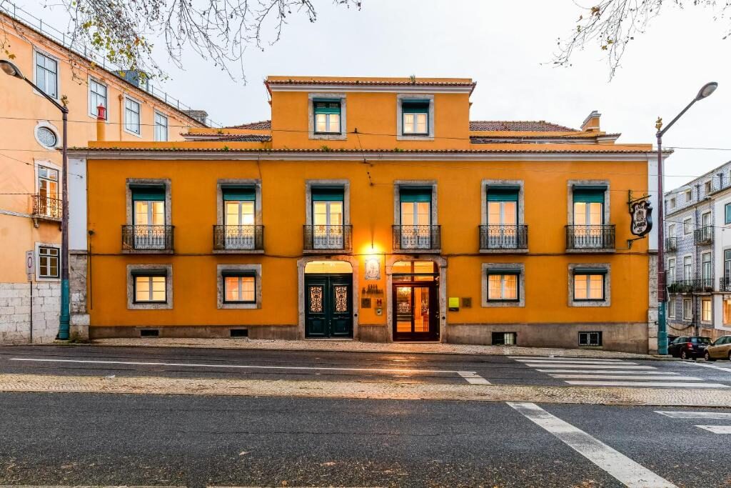 חזית מלון Casa de São Mamede ברחוב Escola Politécnica בליסבון