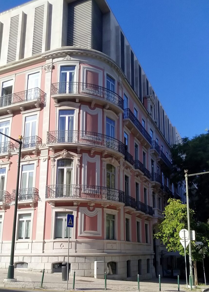 חזית מלון Vincci Liberdade ברחוב Rosa Araújo בליסבון